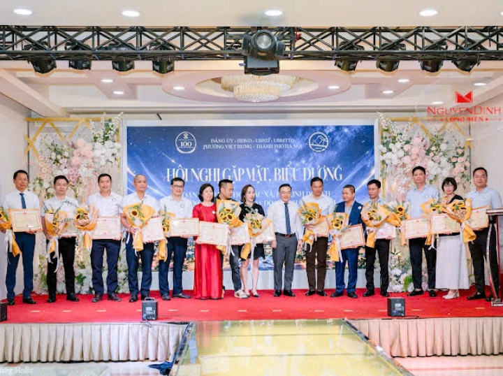 HAPULICO VINH DỰ LÀ 1 TRONG 30 DOANH NGHIỆP ĐƯỢC UBND PHƯỜNG VIỆT HƯNG TRAO TẶNG GIẤY KHEN